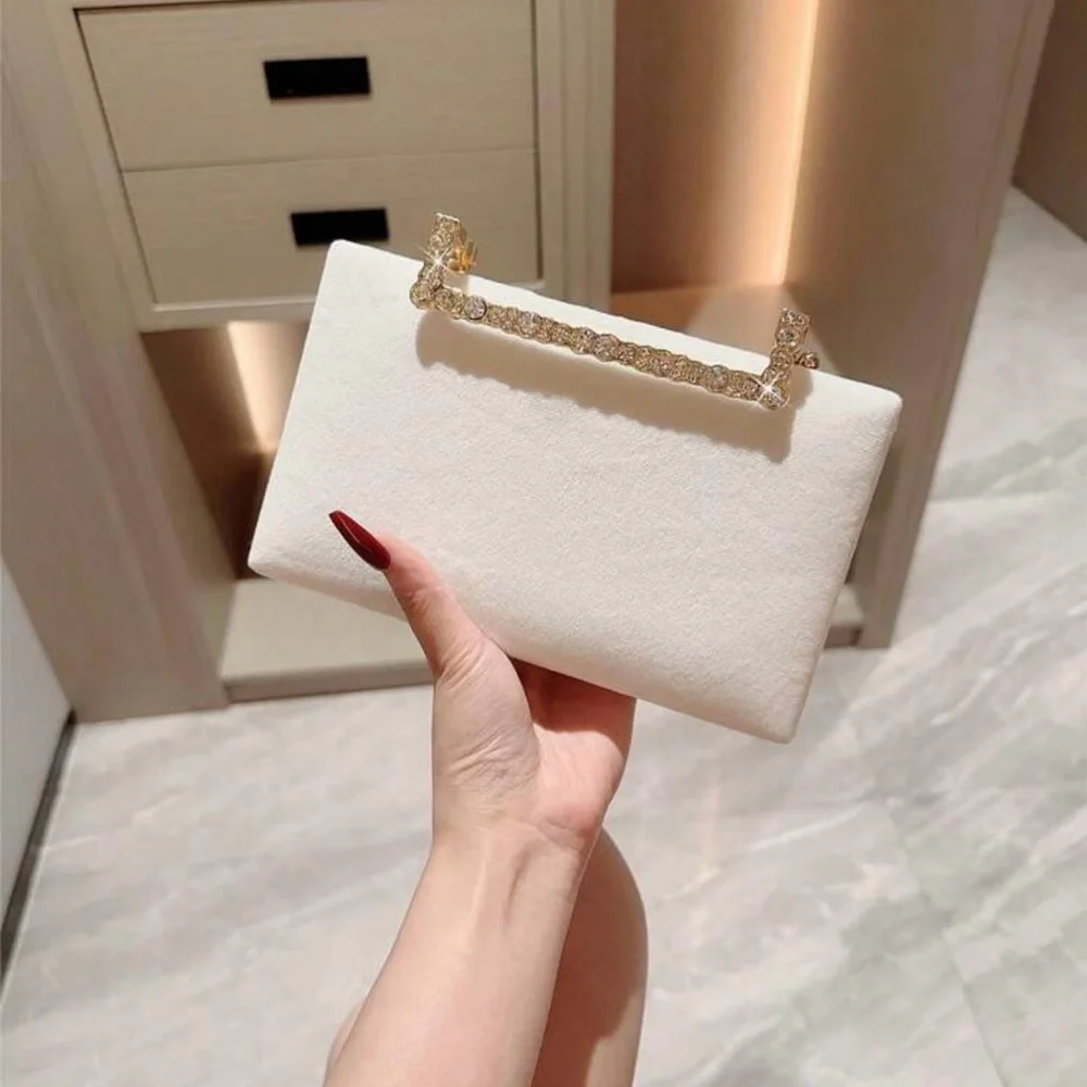 💎 Embellished Clutch 💎 - Picture 1 of 6